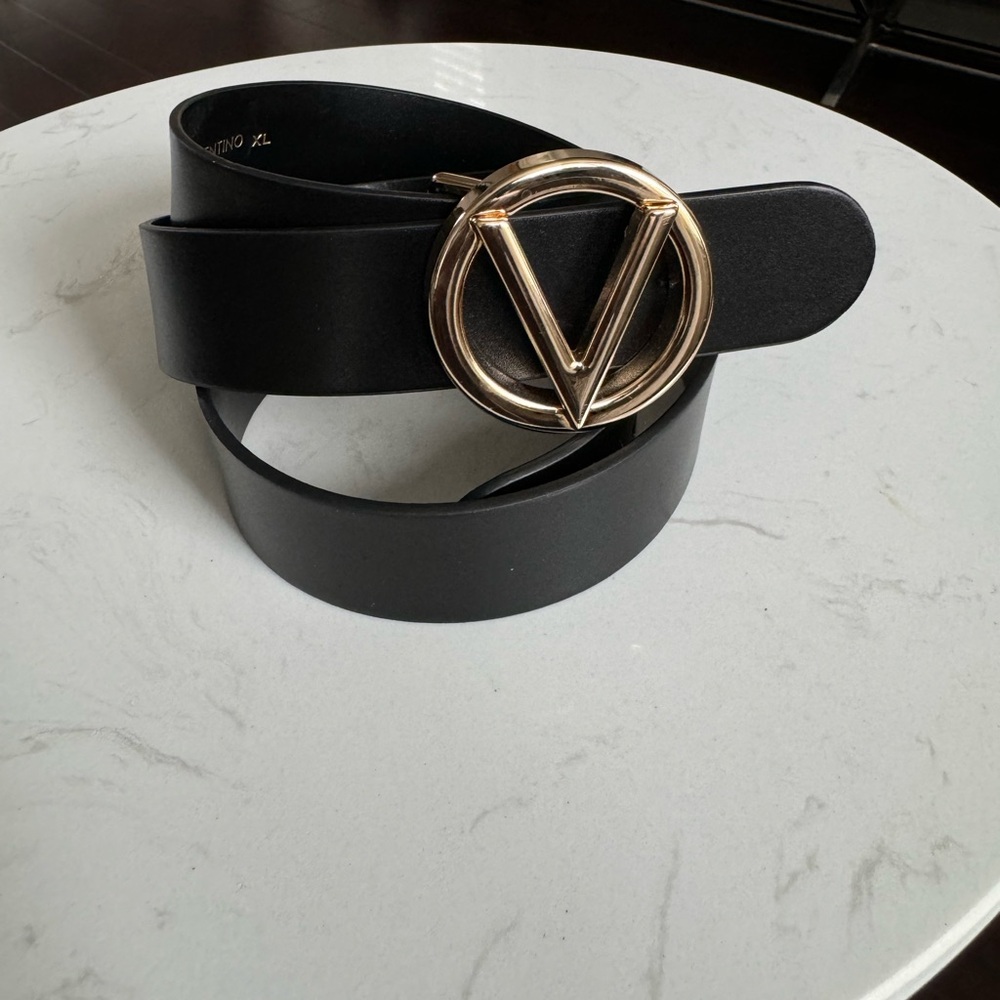 VALENTINO BY MARIO VALENTINO
Logo Buckle Leather Belt- BLACK Size- XL